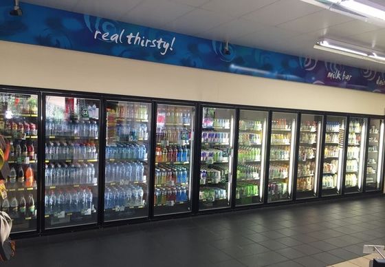 Jalan Komersial Supermarket Di Kulkas Freezer